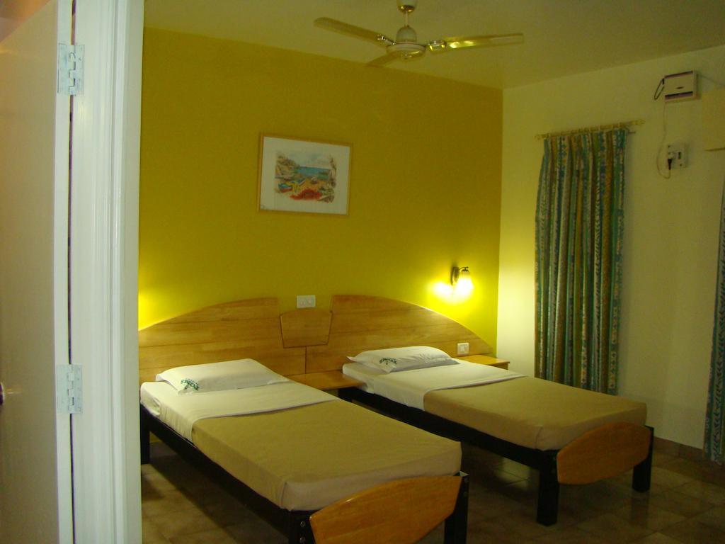 Tom'S Hotel Bangalore Zimmer foto